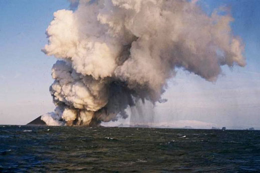 Исландия продава пепел от вулкана