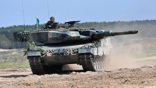 Украински войник сравни германските танкове Леопард 2 с Мерцедес по
