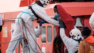 Турция обвини гръцката брегова охрана че е поставила белезници на