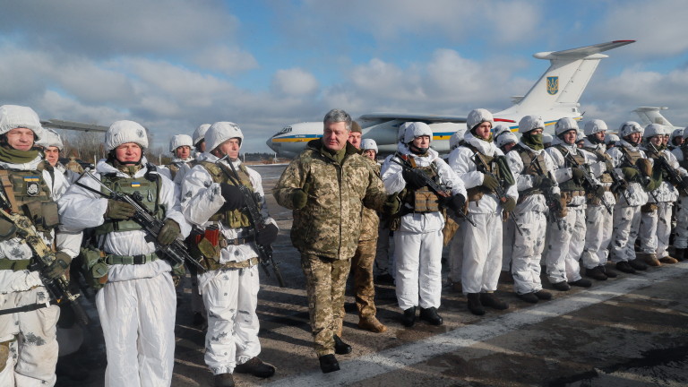 Украйна трупа военна мощ на границата с Русия