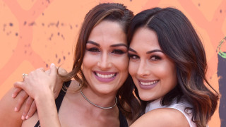 Кечистките Ники и Бри Бела едни от най известните близначки