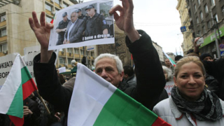България въстана срещу партиите