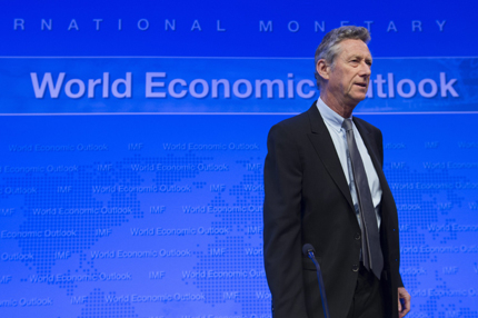 Световната икономика се ускорява, но има нови рискове, обяви МВФ