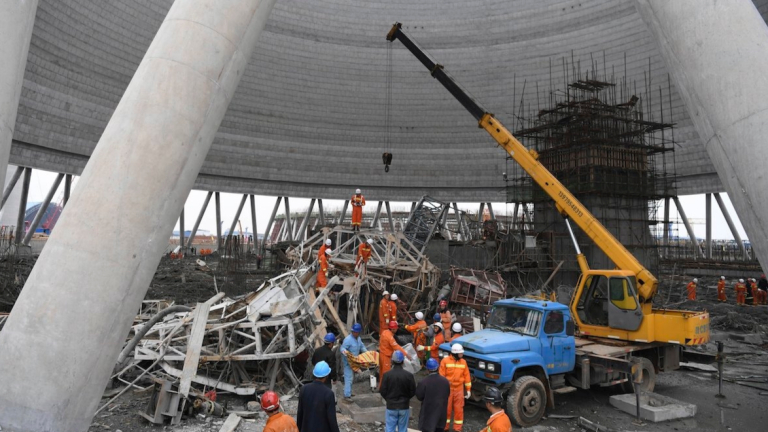 Най-малко 67 души загинаха на строителен обект в Китай