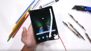 Обновеният Samsung Galaxy Fold е все така чуплив