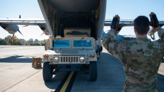 24 многофункционални колесни превозни средства HMMWVs пристигнаха в Косово от САЩ съобщава
