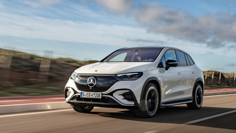 Mercedes EQE 43 AMG идва тогава, когато разумът си тръгва