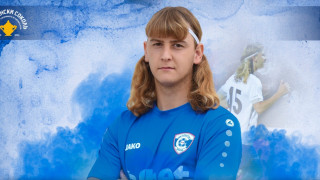 Техничният играч на Спартак Варна Даниел Начев заедно с Даниел