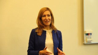 Ангелкова и дипломати садят дръвчета в столичния Южен парк