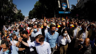 Десетки хиляди демонстрираха в испанската столица Мадрид в неделя срещу