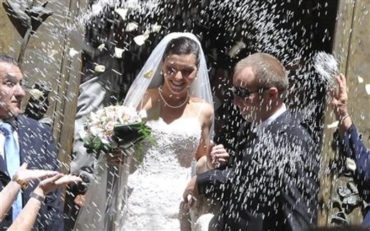 Английско семейство се жени за пети път в България