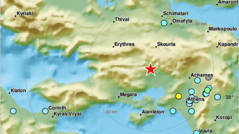 Силно земетресение разтресе гръцката столица Атина, карайки хората да избягат