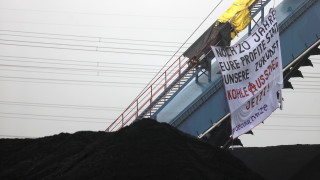 Повече от 100 екоактивисти нахлуха и окупираха въглищна електроцентрала в