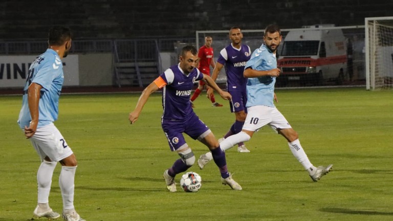 Беласица и Етър не се победиха пред погледа на Бербатов