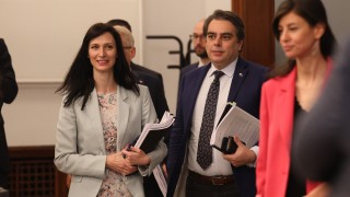 Министърът на финансите Асен Василев отговори косвено на призива на