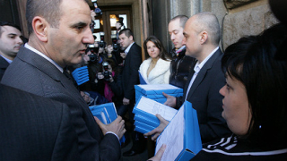 С 28 папки с подписи ГЕРБ се регистрираха първи за вота