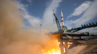 Изстрелването на ракетата носител Протон М с телекомуникационните спътници Express AMU3 и Express AMU7