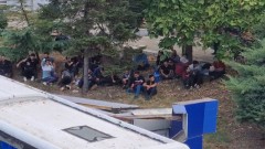 Издирва се един от трафикантите от автобуса, премазал полицаи в Бургас