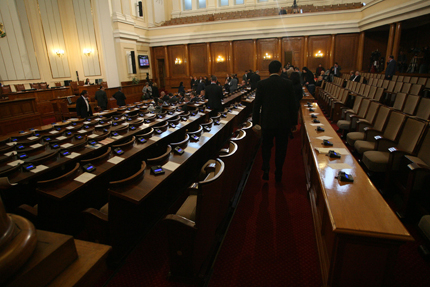 Парламентът не успя да пребори Плевнелиев, първо успешно вето