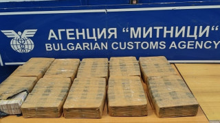 Митнически служители откриха 20 000 000 украински гривни при проверка