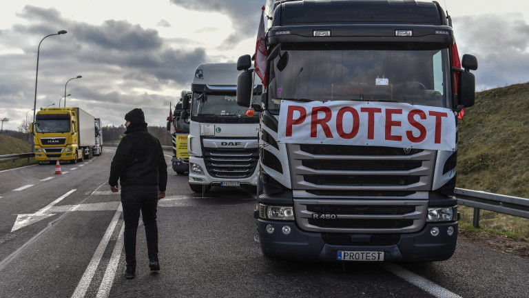 Полските фермери вдигат блокадата на украинската граница 