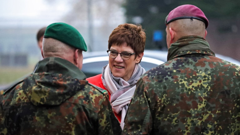 На работно посещение в България пристига министърът на отбраната на