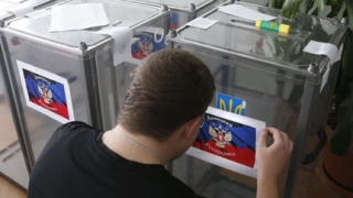 Откриха 100 000 невалидни бюлетини за референдума в Донецк 