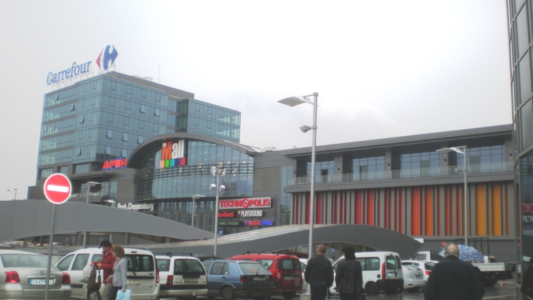 Carrefour губи най-големия си магазин в България