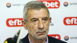 Спортният директор на ФК ЦСКА 1948 Радослав Здравков приветства новите