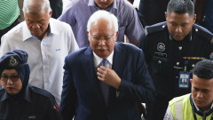 Бившият премиер на Малайзия Разак е осъден на 15 г. затвор за корупция