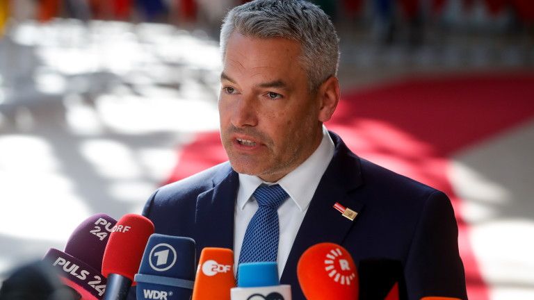 Канцлерът Карл Нехамер: Австрия няма да замръзне без руския газ