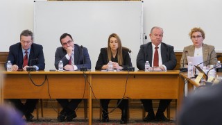 Енергийна комисия изслуша кандидатите за председател на Комисията за енергийно