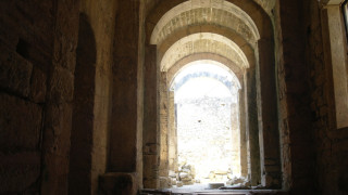 Турски археолози твърдят че са открили почти напълно непокътнат храм