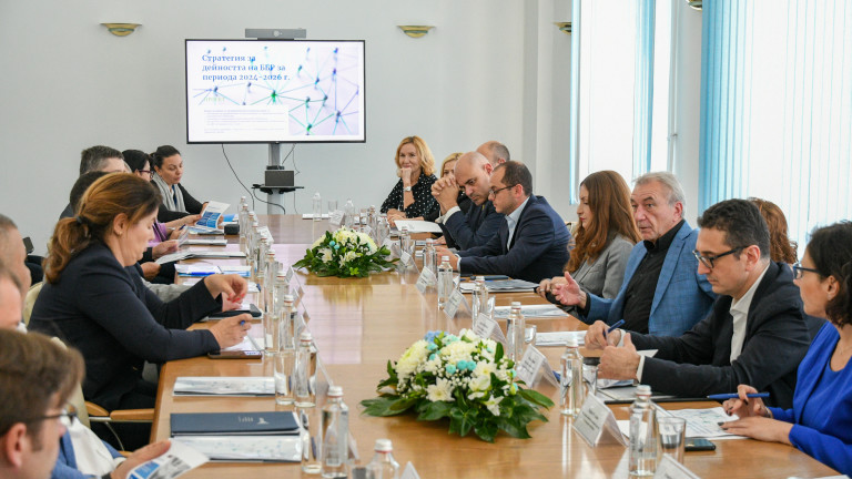 Министър Карадимов представи за обсъждане проекта на стратегия на ББР