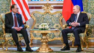 Министър председателят на Малайзия Ануар Ибрахим и руският президент Владимир Путин