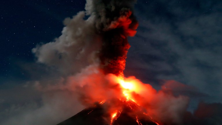 Филипините готвят тримесечно извънредно положение заради вулкана Майон -  News.bg