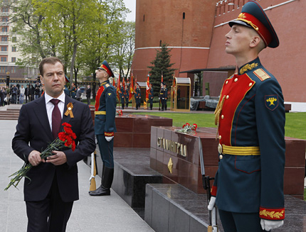 Медведев: Дълг на поколенията е да пазят мира