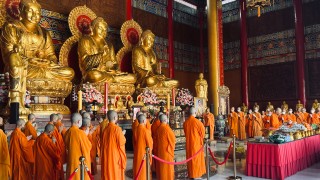 Тайландската полиция арестува будистки монах по обвинения в присвояване на