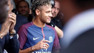 Цяла Франция очаква дебюта на новото звездно попълнение на Пари