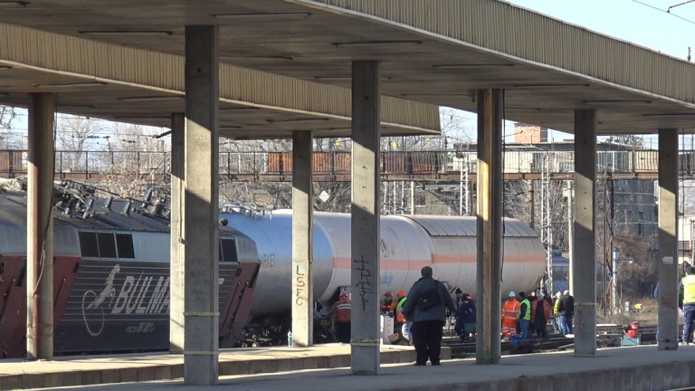 Счупена стрелка е причината за инцидента вчера на гара Пловдив.