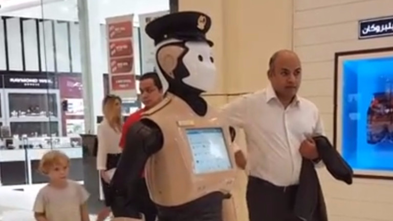 Първият робокоп се присъедини към полицията на Дубай