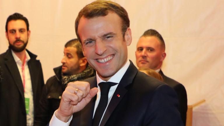 Социалната програма за французите няма да е за сметка на военния бюджет