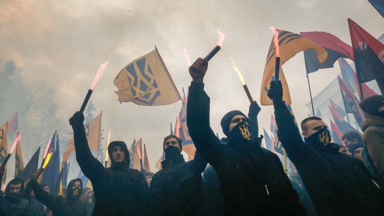 Правозащитници настояват Израел да спре да въоръжава неонацисти в Украйна