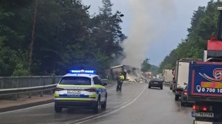Турски камион с памук горя в Прохода на Републиката