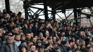 Четирима футболни фенове от Варна получиха забрана да посещават спортни