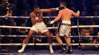 Обединителният сблъсък за всички титли при най тежките в световния бокс