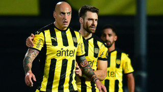 Уругвайският защитник Мартин Гонсалес е играчът с най много червени картони