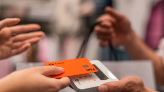 Потребителите с вече могат да пазаруват с нея дори да