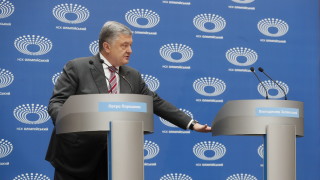 Комикът Владимир Зеленски и украинският лидер Петро Порошенко се съгласиха