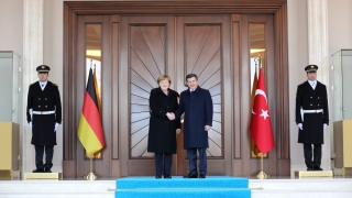 Меркел и Давутоглу ужасени от руските удари в Сирия